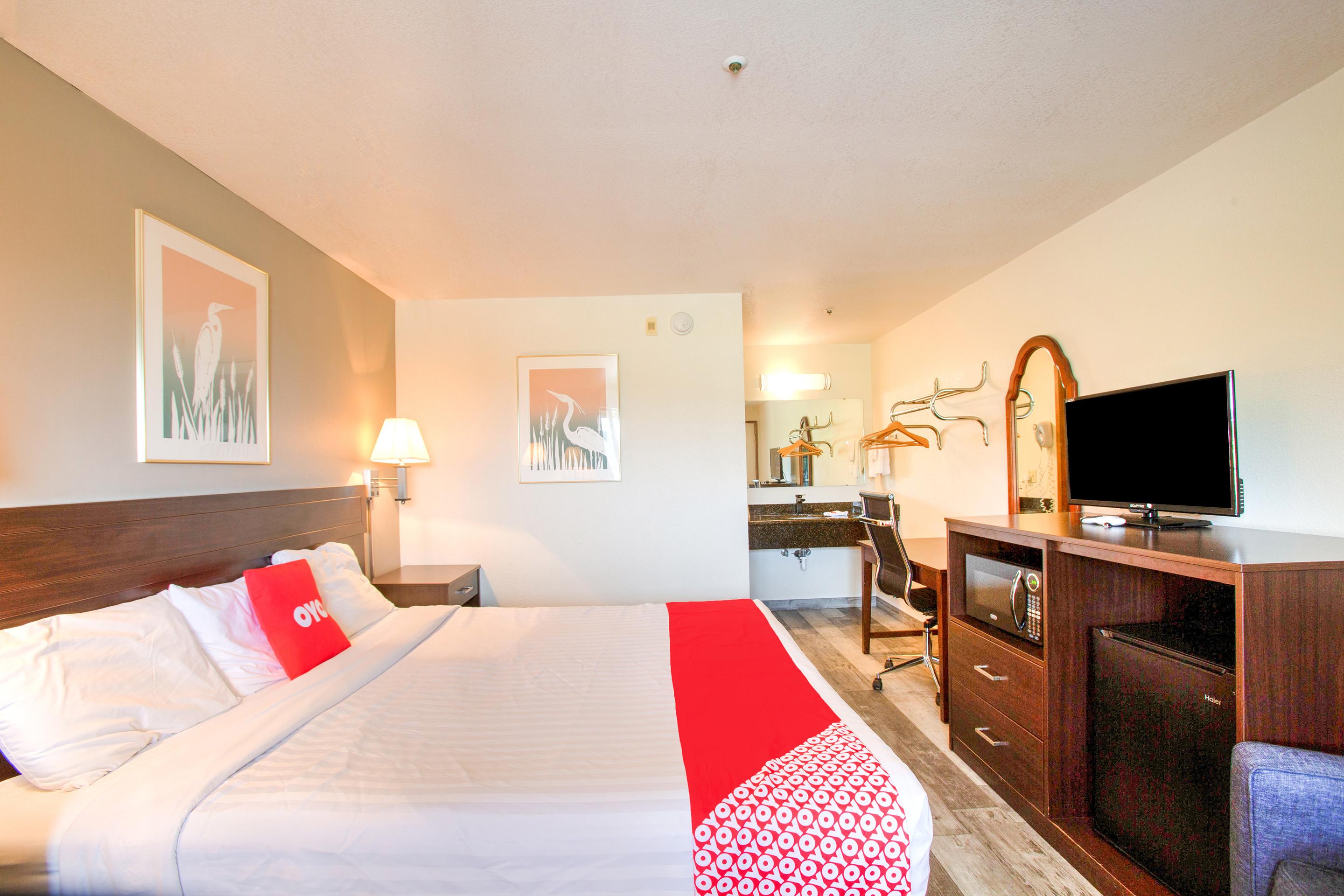 Oyo Woodland Hotel And Suites Buitenkant foto