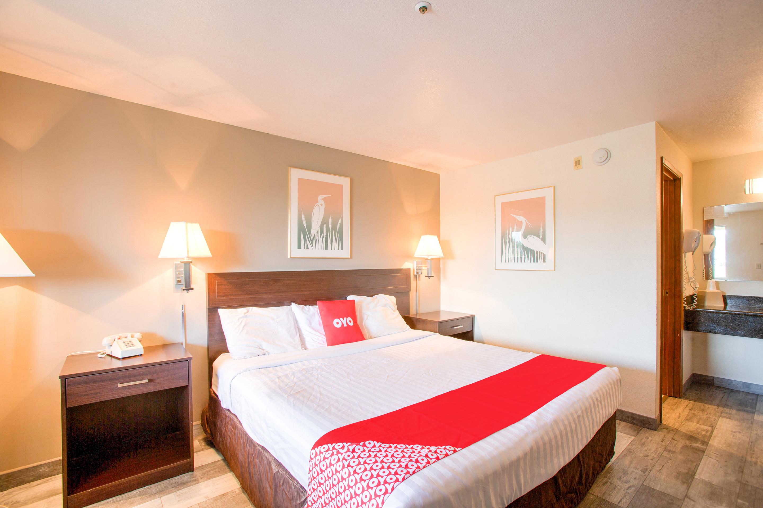 Oyo Woodland Hotel And Suites Buitenkant foto
