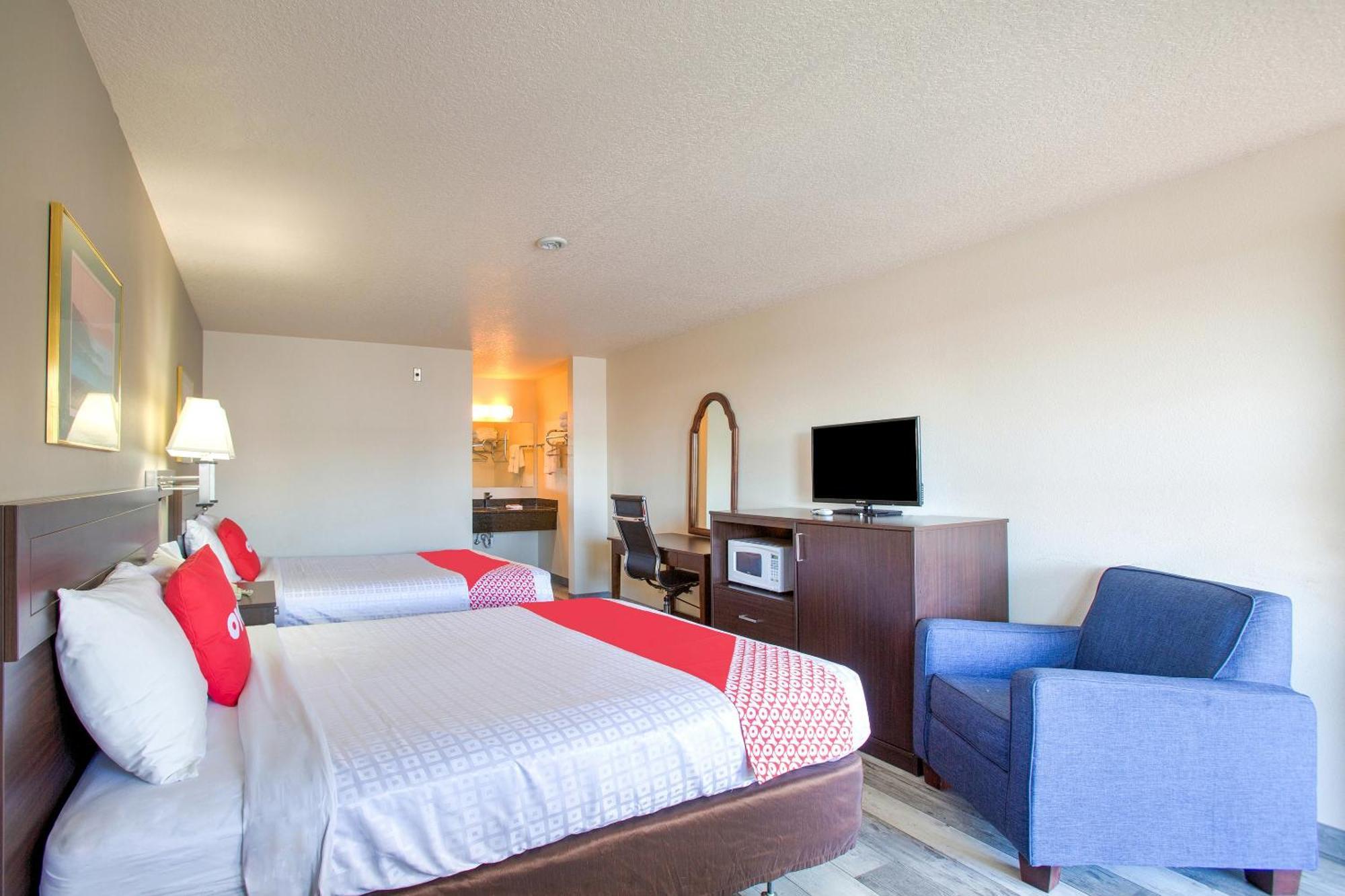 Oyo Woodland Hotel And Suites Buitenkant foto