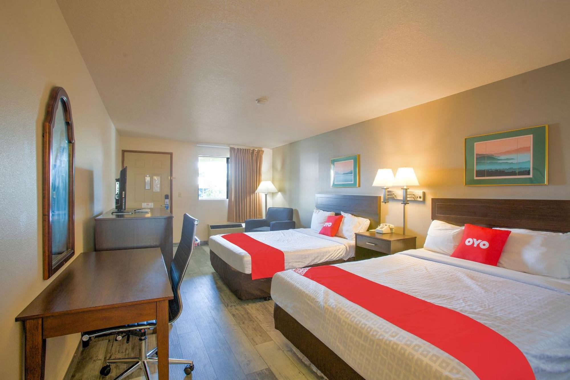 Oyo Woodland Hotel And Suites Buitenkant foto