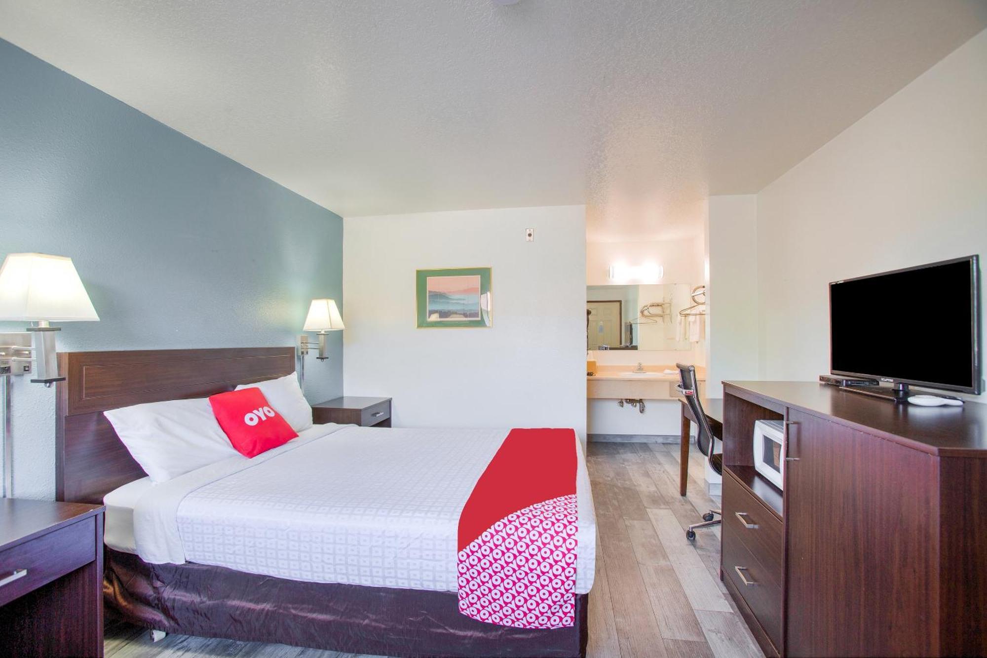 Oyo Woodland Hotel And Suites Buitenkant foto