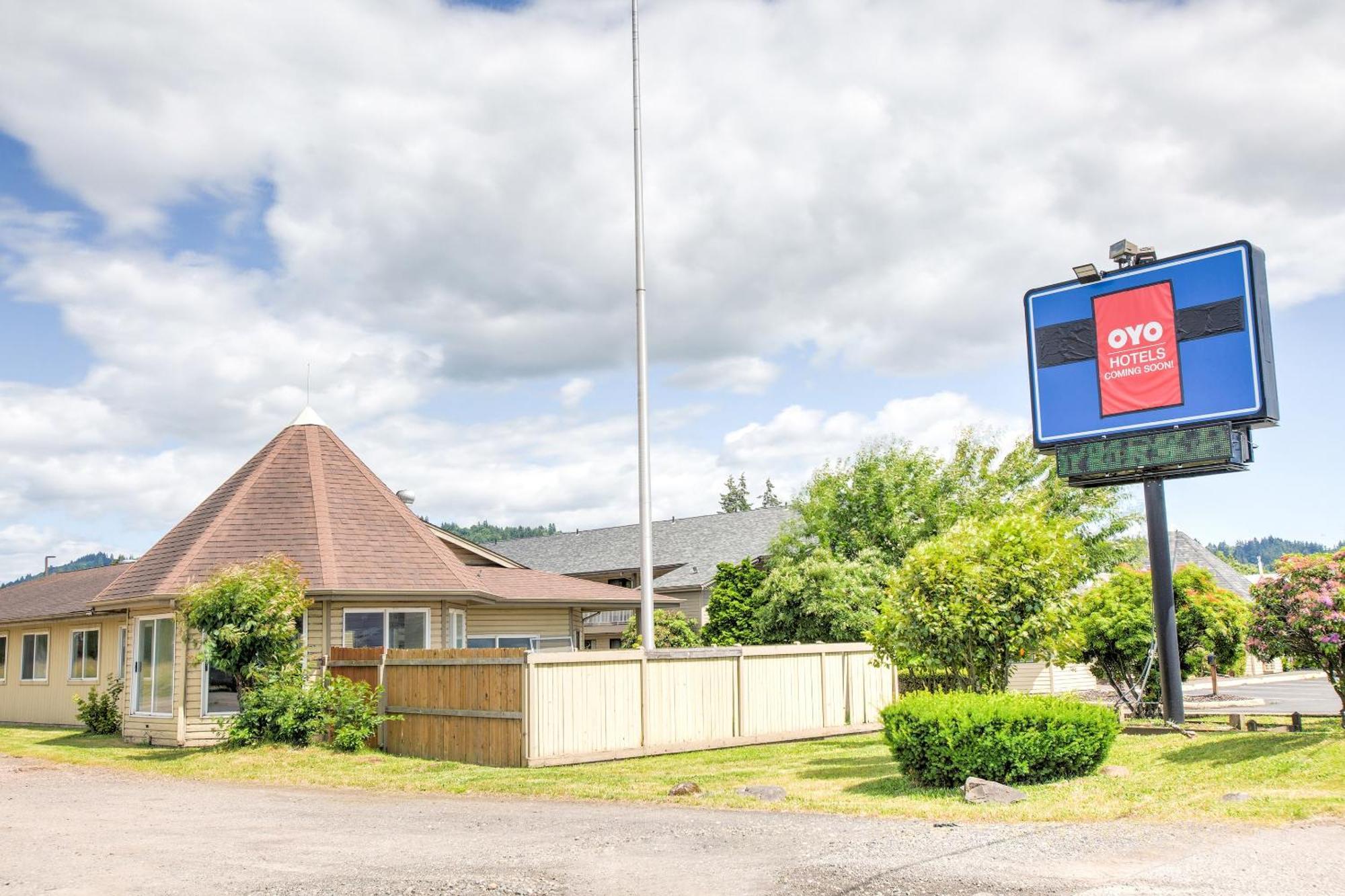 Oyo Woodland Hotel And Suites Buitenkant foto