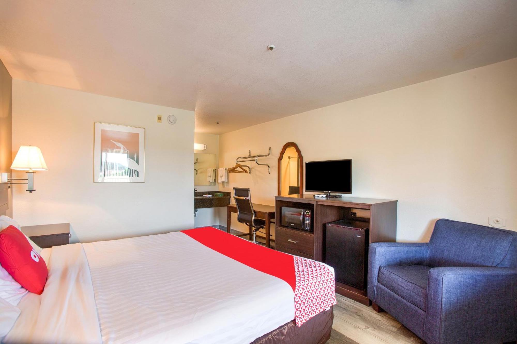 Oyo Woodland Hotel And Suites Buitenkant foto