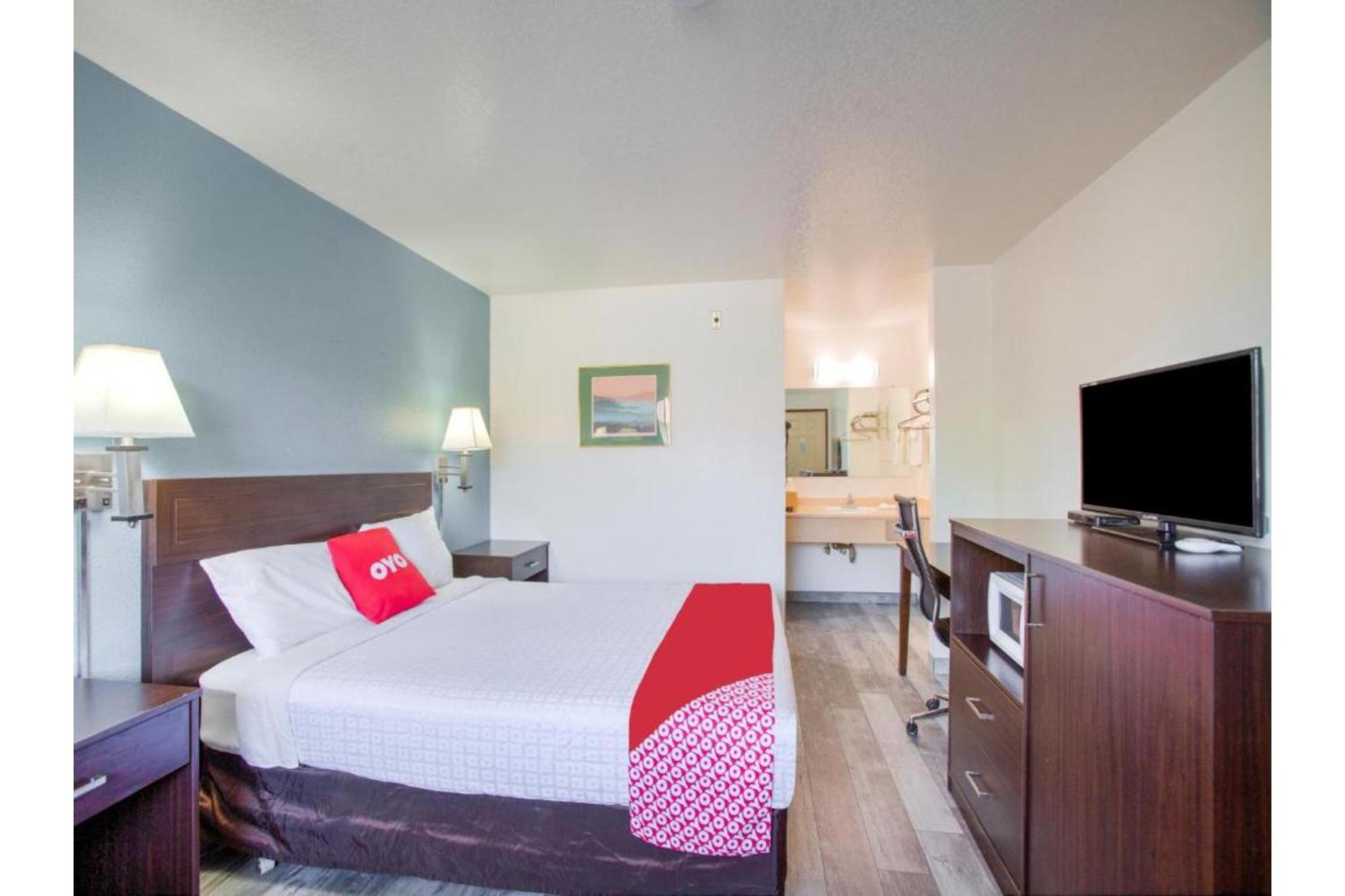 Oyo Woodland Hotel And Suites Buitenkant foto