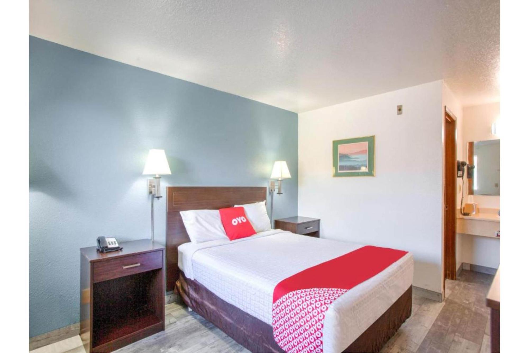 Oyo Woodland Hotel And Suites Buitenkant foto