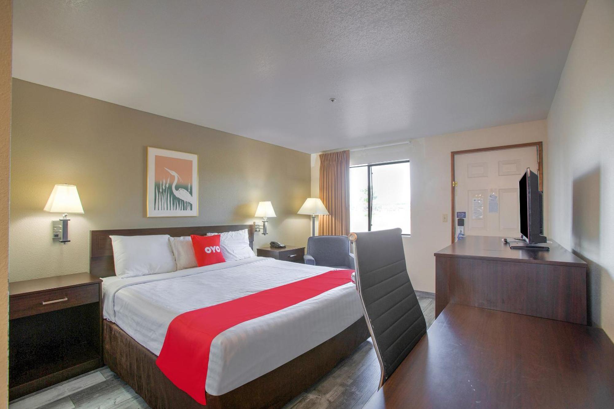 Oyo Woodland Hotel And Suites Buitenkant foto