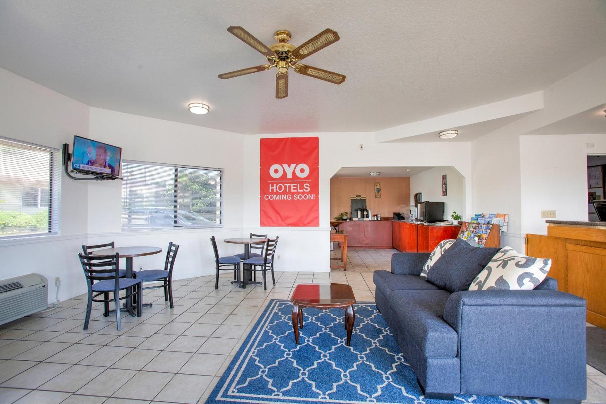 Oyo Woodland Hotel And Suites Buitenkant foto