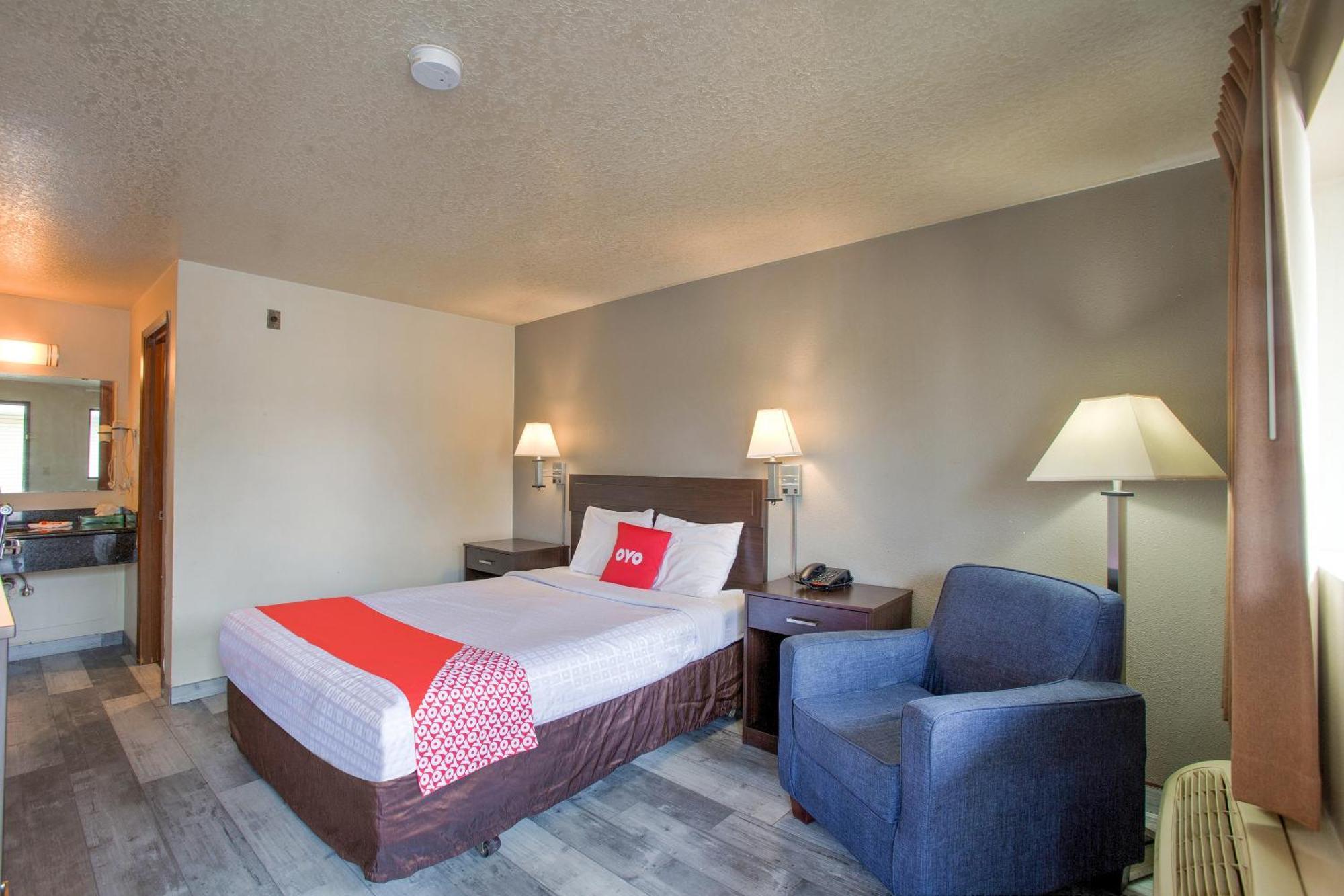 Oyo Woodland Hotel And Suites Buitenkant foto
