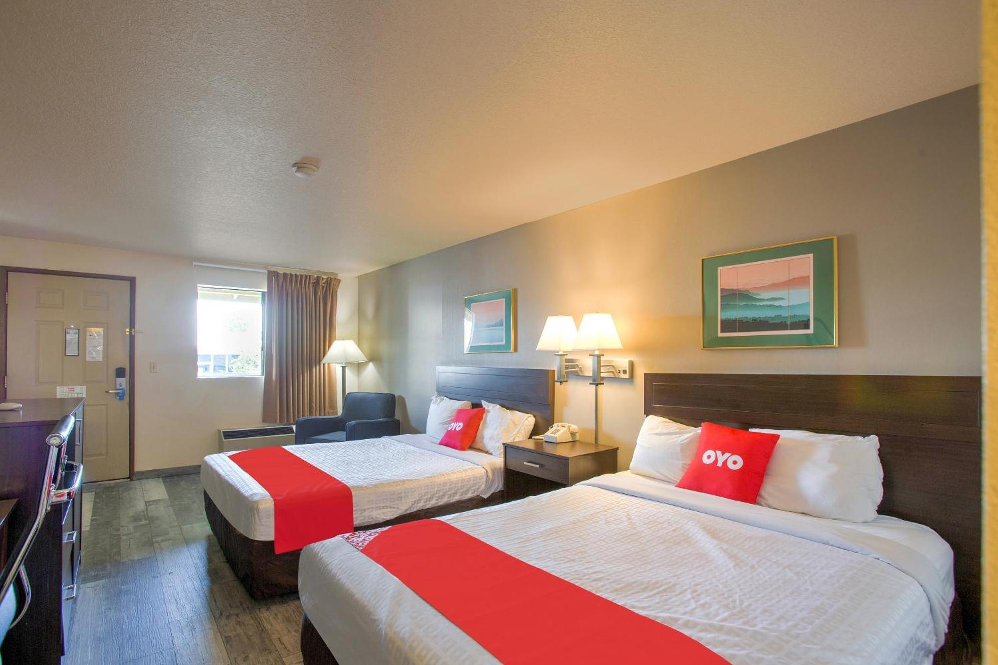 Oyo Woodland Hotel And Suites Buitenkant foto