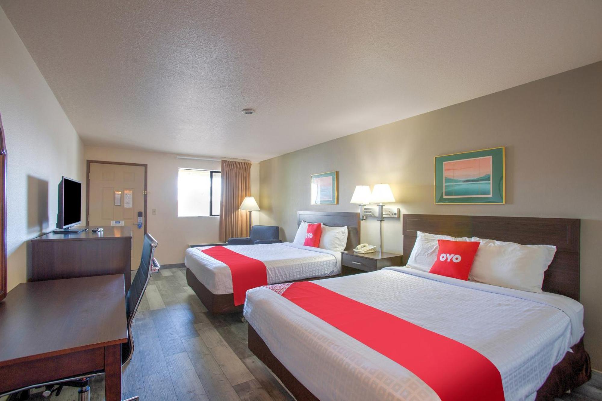 Oyo Woodland Hotel And Suites Buitenkant foto