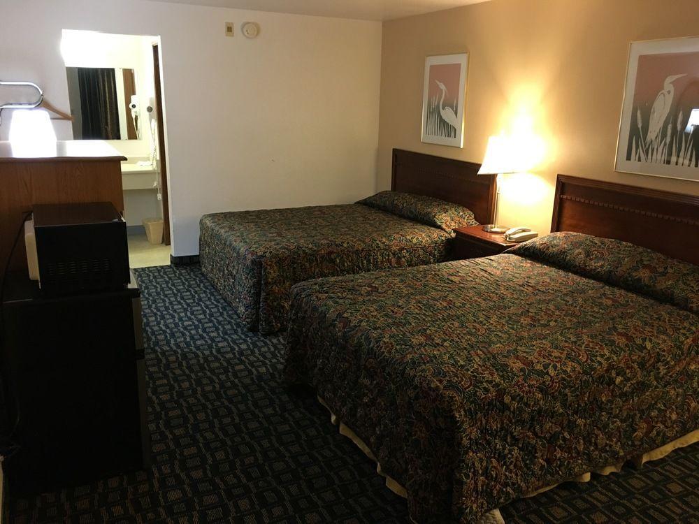 Oyo Woodland Hotel And Suites Buitenkant foto