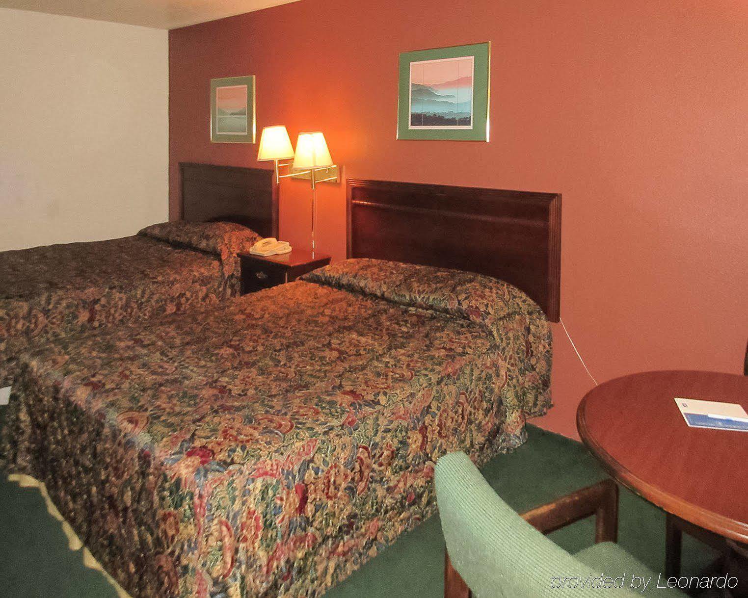Oyo Woodland Hotel And Suites Buitenkant foto
