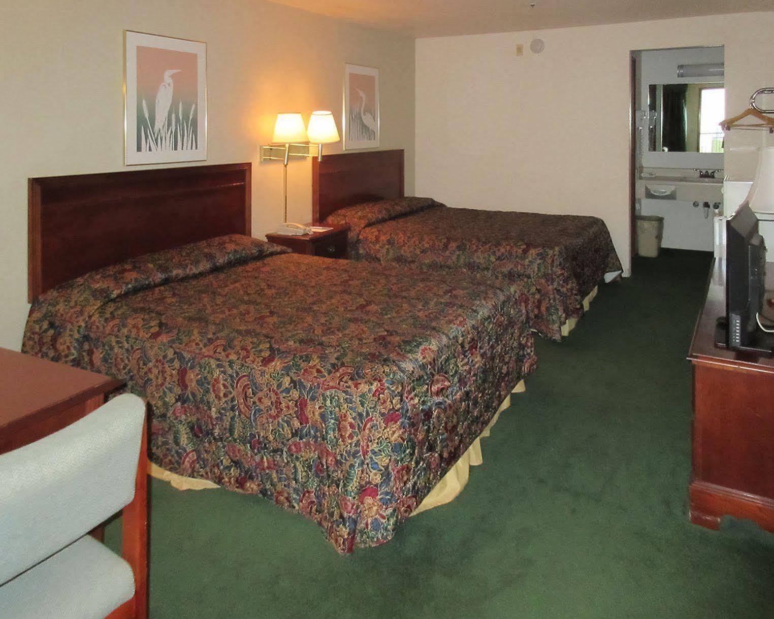 Oyo Woodland Hotel And Suites Buitenkant foto